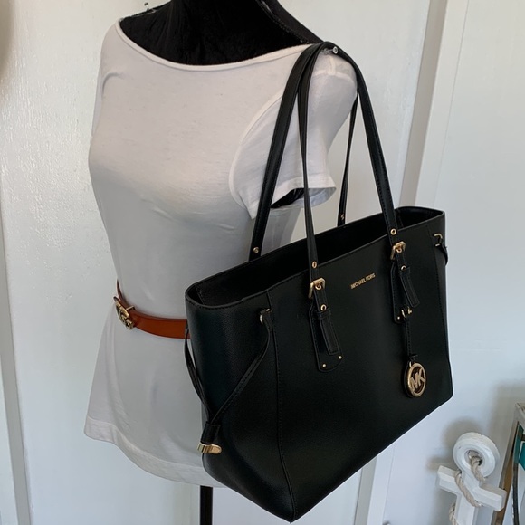 Michael Kors Bag Large Voyager Tri-Compartment Leather Tote Bag - Picture 11 of 17